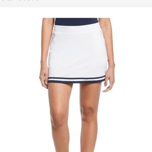 WOMEN'S ESSENTIAL GOLF SKORT